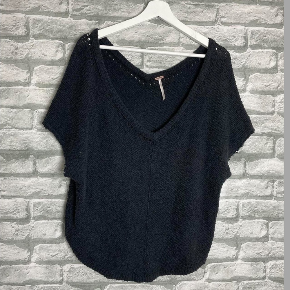 RESERVED 🖤 FREE PEOPLE cap sleeve oversized v neck sweater small 🖤